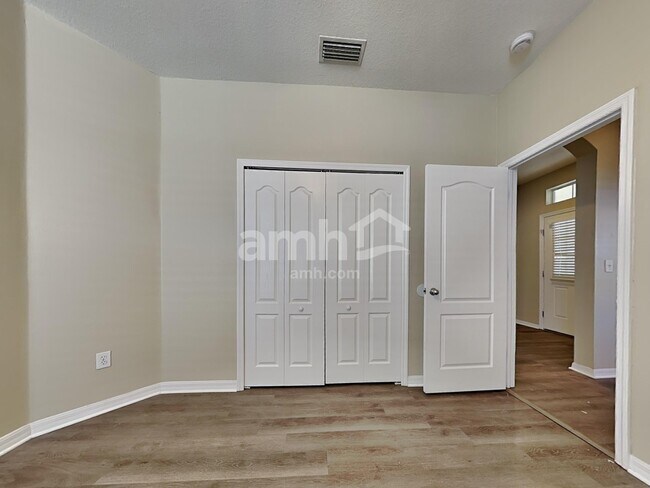 Building Photo - 5018 Sky Blue Dr