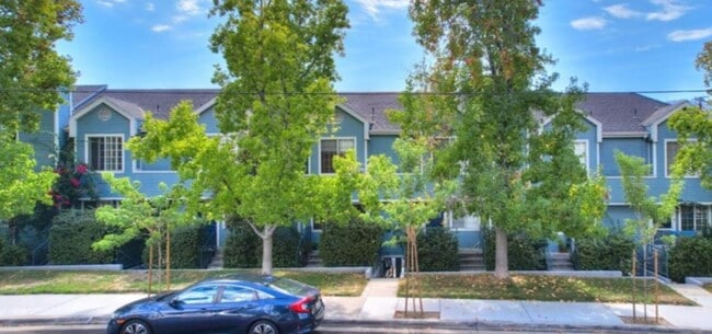 Primary Photo - 2 bed / 2 bath two story in prime La Cresc...