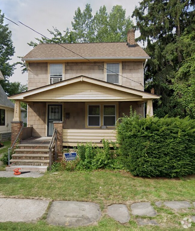 Building Photo - Coming Soon! Section 8 Accepted! Renovatio...
