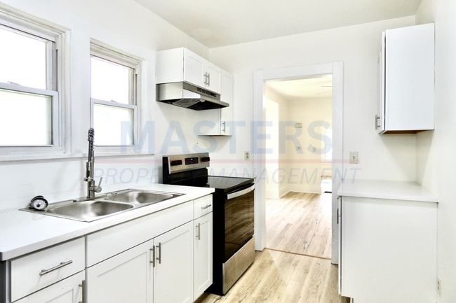 Building Photo - Beautiful Toledo 3 Bed House
