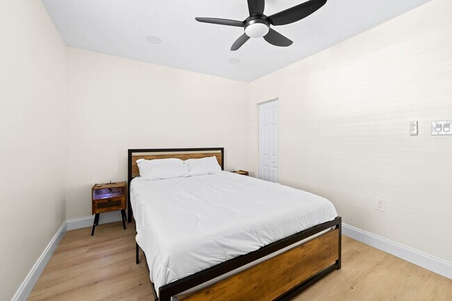 Building Photo - 4603 N Ocean Blvd