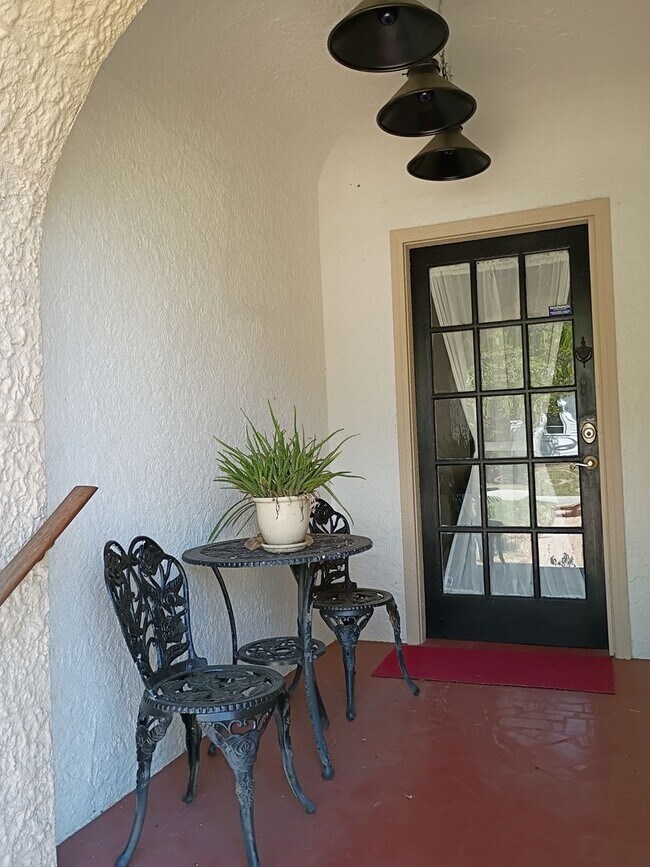 Building Photo - Charming Mediterranean Bungalow in the Heart of Historic DeLand