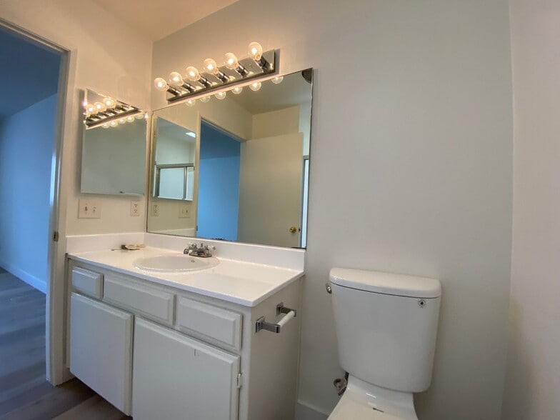 Building Photo - 3546 Hughes Ave