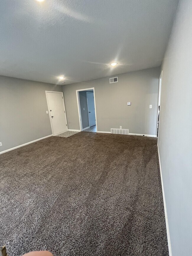 Building Photo - 1200 NW Hwy 7