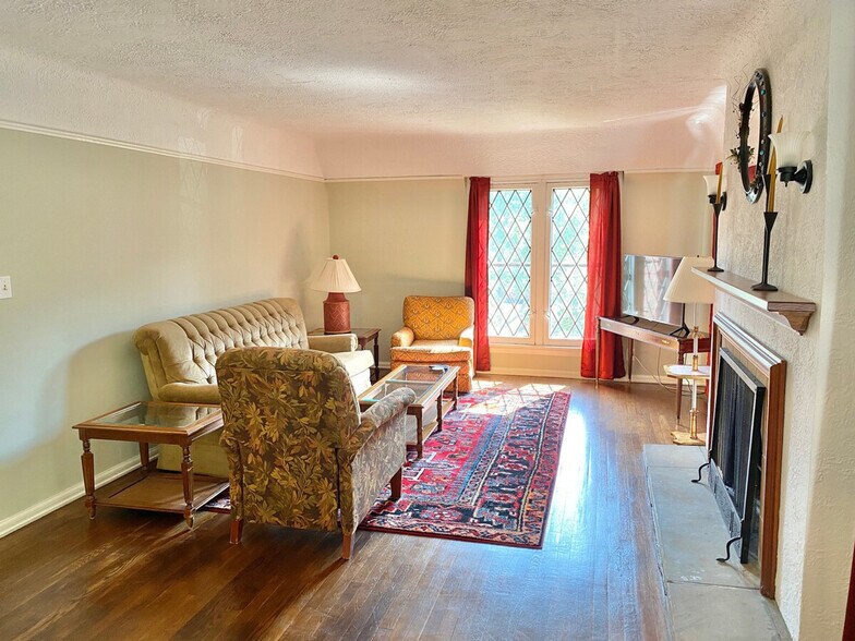 Primary Photo - 3574 Lynnfield Rd