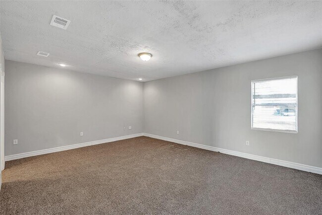 Building Photo - 7209 Blue Jay Dr