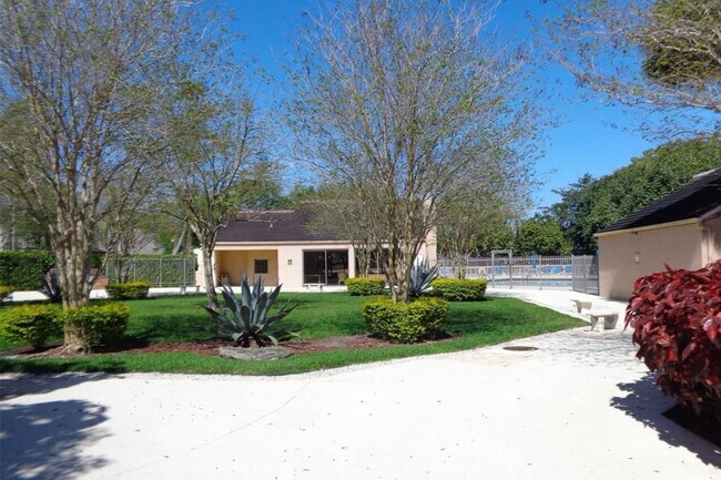 Building Photo - 9364 Chelsea Dr S