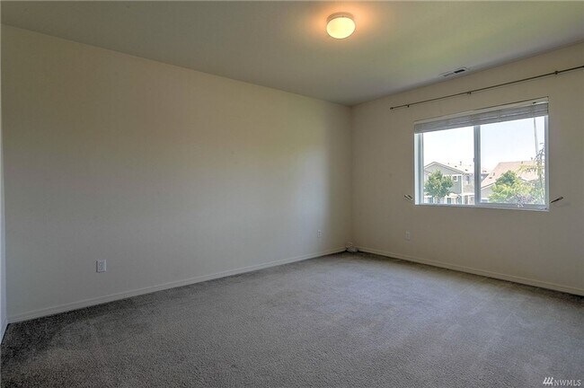 Building Photo - Large Lacey Four Bedroom, Corner Lot, Newl...