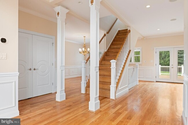 Building Photo - 5905 Lone Oak Dr