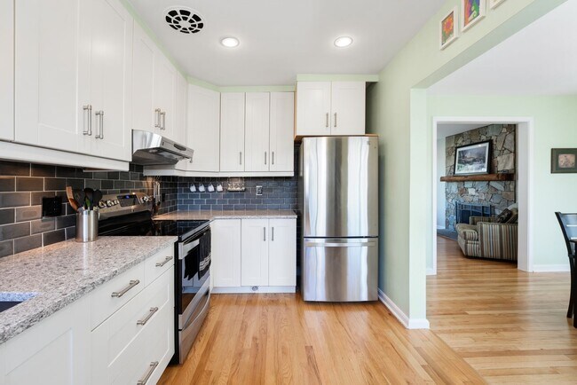 Building Photo - 5128 Linnean Terrace NW