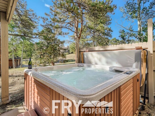 Building Photo - Luxury Rental in Beautiful Colorado Foothills