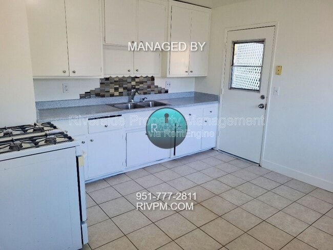 Building Photo - 6262 Jones