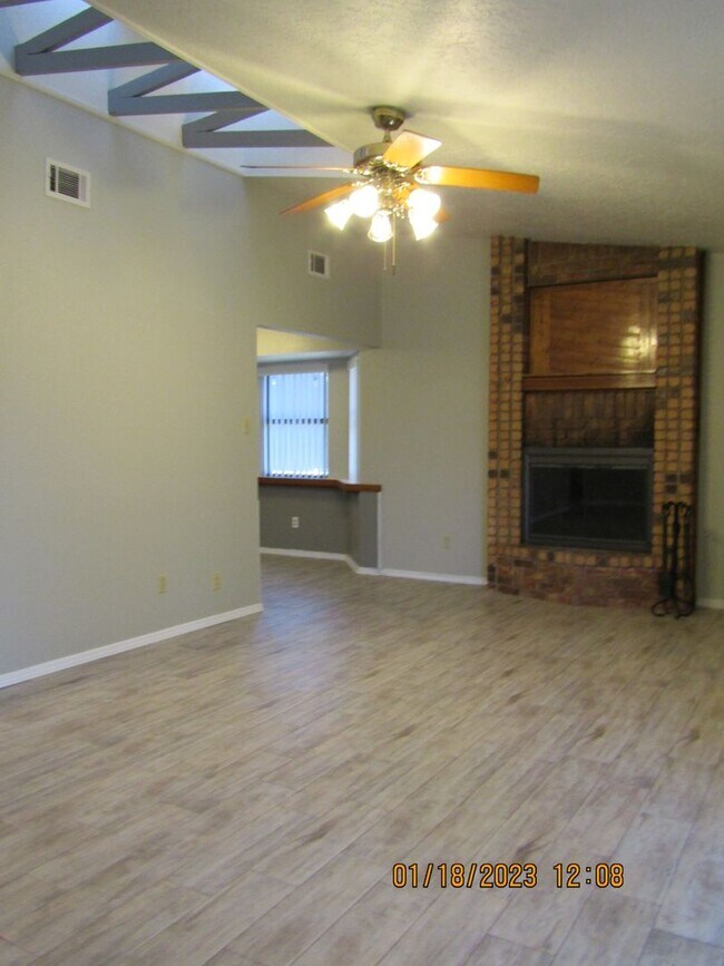 Building Photo - Great Home Located on the Eastside/Sungate...