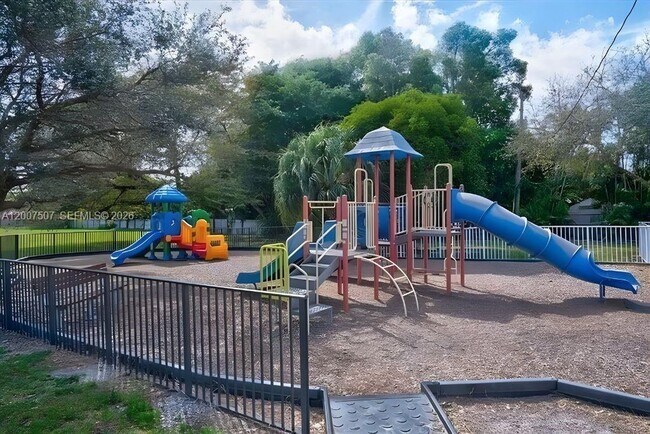 Building Photo - 6941 Boston Dr