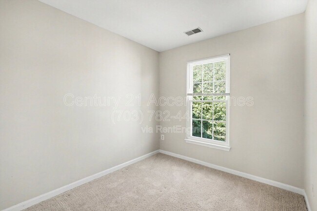 Building Photo - 968 Harrison Cir