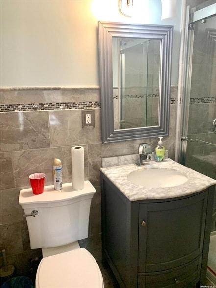 Building Photo - 11-26 143rd Place Unit