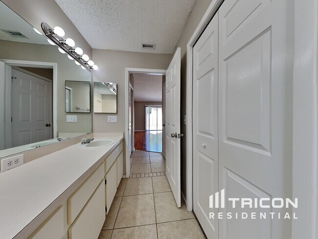 Building Photo - 4710 S Dawnmeadow Ct