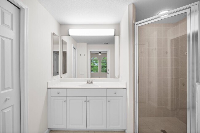 Building Photo - ANNUAL RENTAL - 3 Bedroom, 2 Bath w/ Garag...
