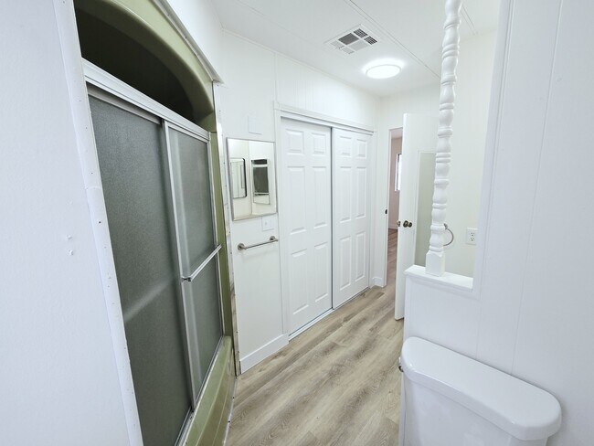 Building Photo - 220 Hopi Ln