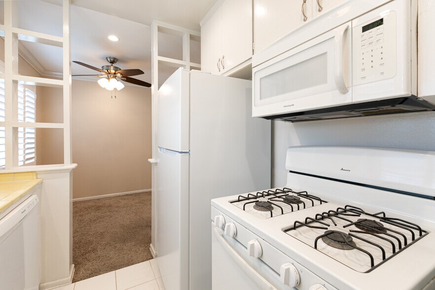 Clean , Simple and Functional - 1317 19th St