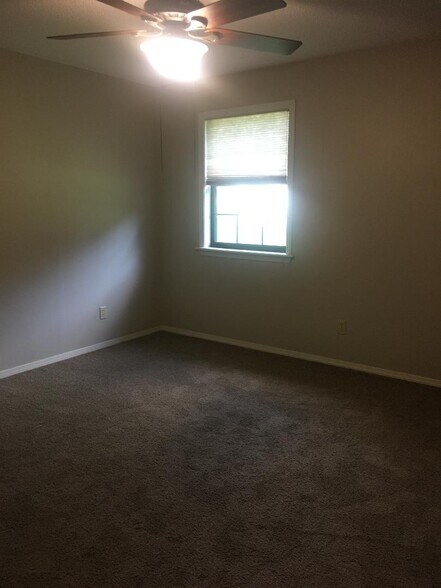Back Bedroom - 103 Bean St