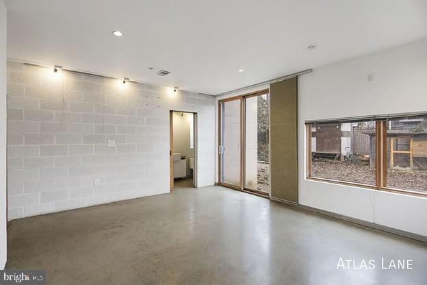 Building Photo - 1250 Kearny St NE