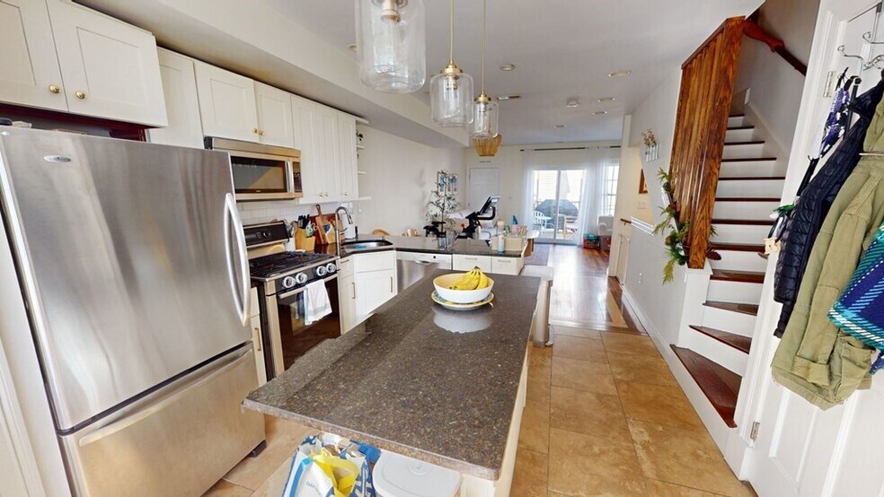 Building Photo - 272 Bowen St