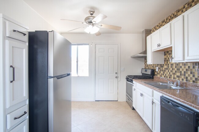 Building Photo - 57373 Yucca Trl