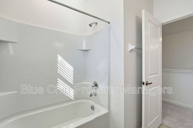 Building Photo - 211 Ballo Dr