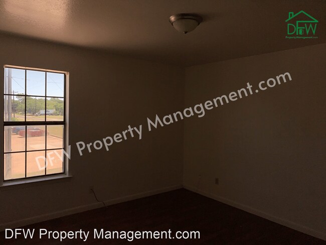 Building Photo - 2 br, 1.5 bath Apartment - Walnut Apartmen...