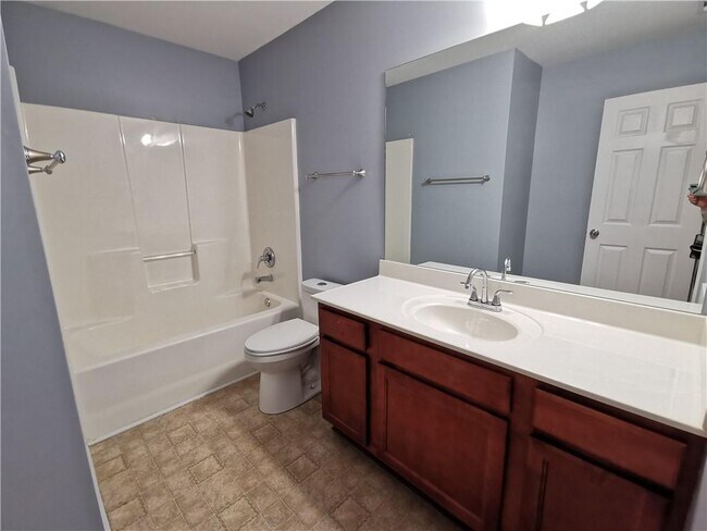 Building Photo - 2430 Woodford Ln NE