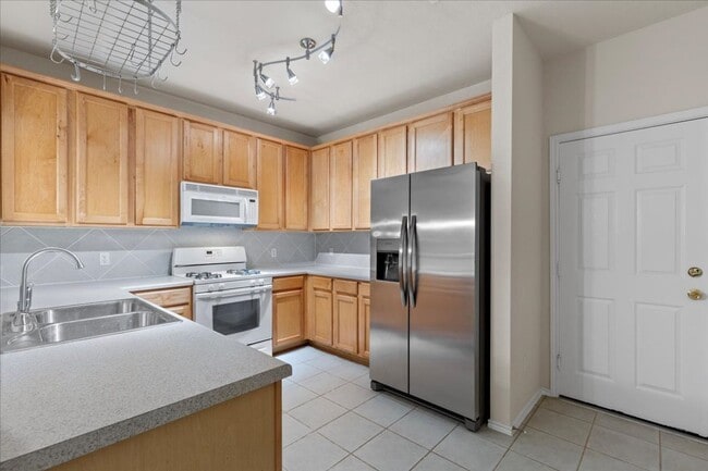 Building Photo - 16100 S Great Oaks Dr