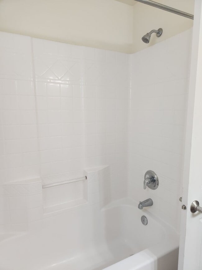Building Photo - West Valley S. 90th 3br 2ba Double garage,...