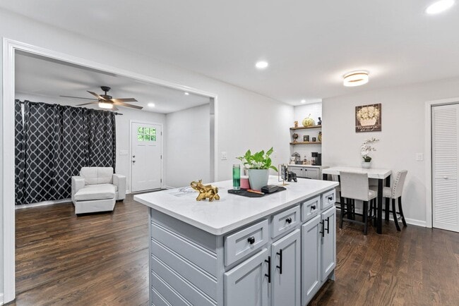 Building Photo - 1326 Stella Cir SW