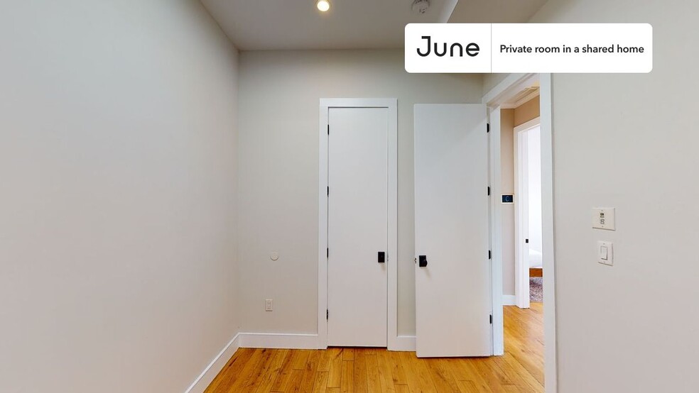 Building Photo - Private bedroom in 5 bed/2 bath Home