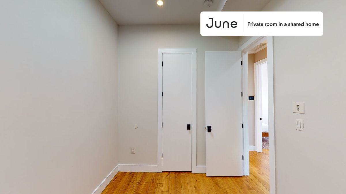 Building Photo - Room in Shared 5 bed/2 bath home