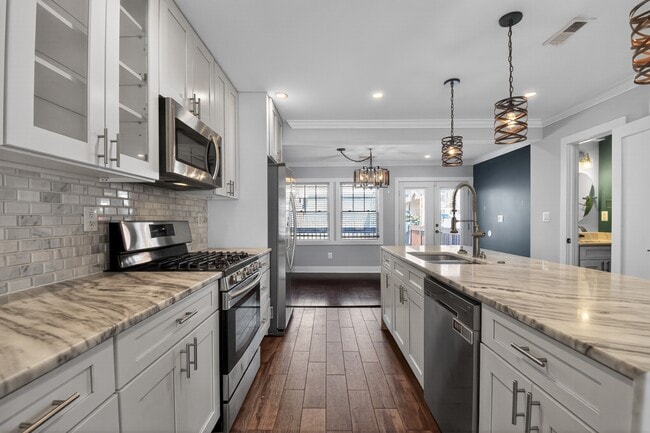 Building Photo - 847 20th St NE