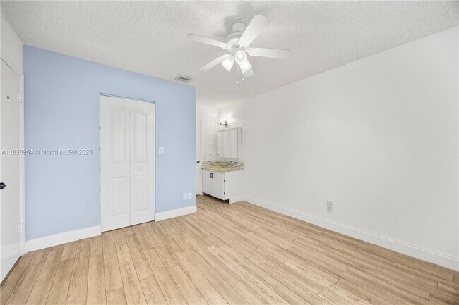 Building Photo - 164 NW 60th Ave