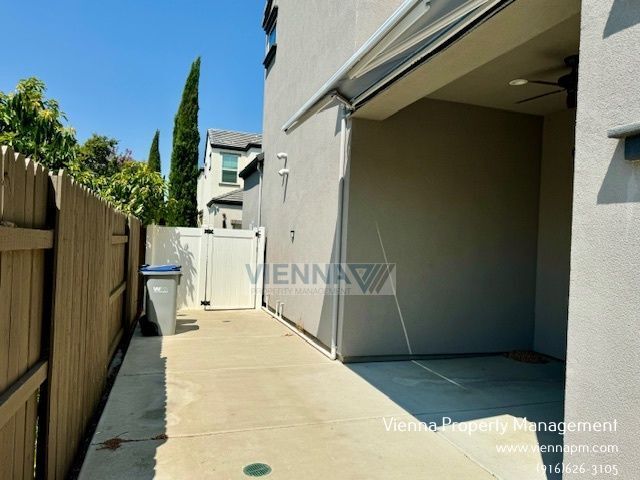 Building Photo - 3303 Hummingbird Ct