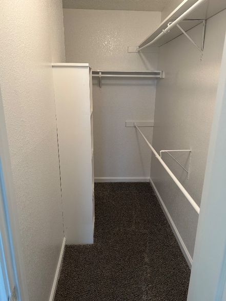 Building Photo - 801 Summit Dr