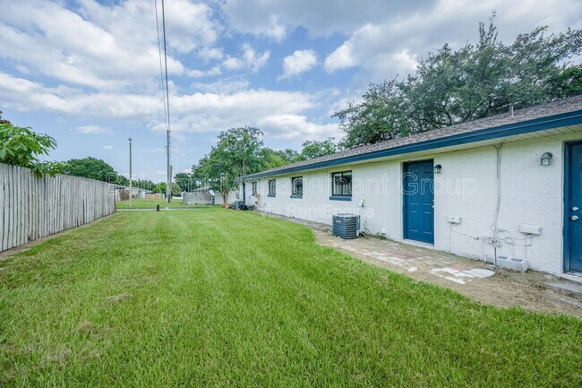 Building Photo - 605 Northlake Blvd