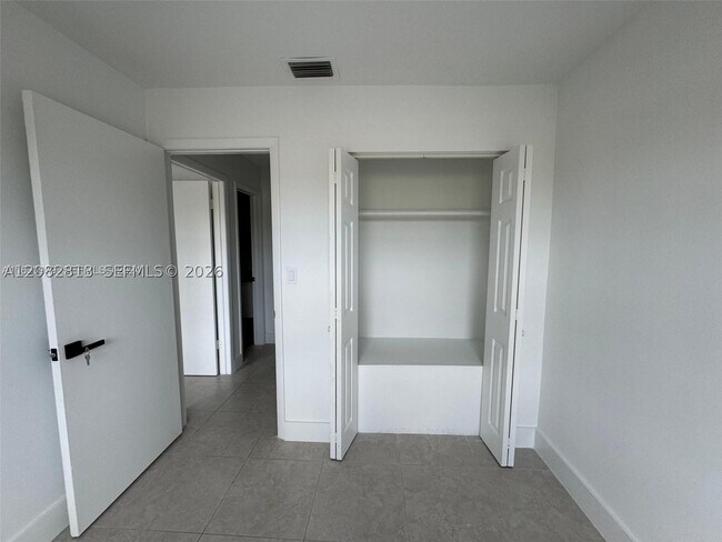 Building Photo - 6628 SW 41st St
