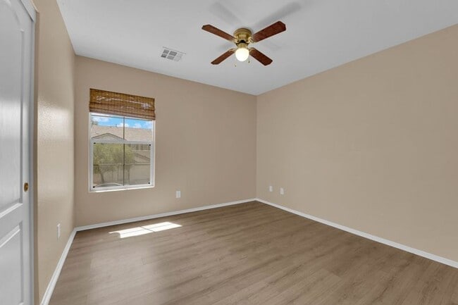 Building Photo - Well Maintained 3 bedrooms/2.5 bathroom Ho...
