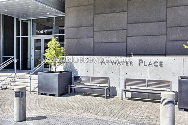 Building Photo - 2 Bed, 2 Bath Condo with 24 HR Concierge a...