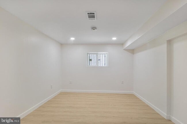 Building Photo - 8009 Poplar Hill Dr