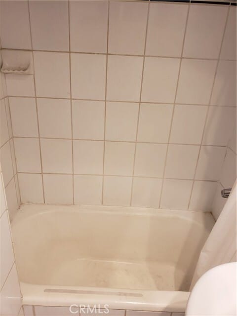 Building Photo - 323 W 4th St