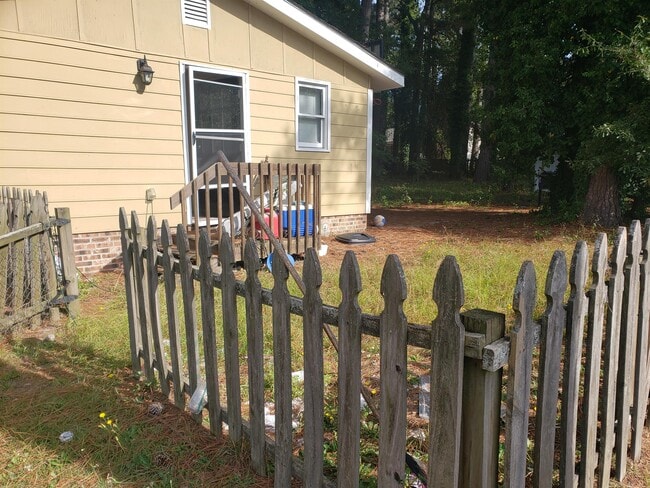 Building Photo - 2161 Bingham Dr