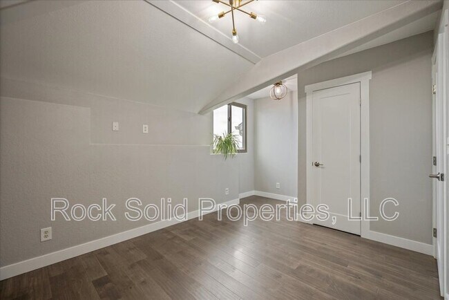 Building Photo - 753 Latigo Loop