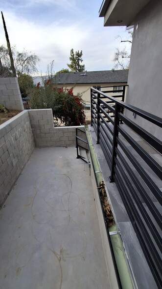 Building Photo - 4377 Charlemont Ave