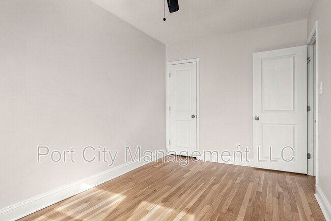 Building Photo - 832 N Marlyn Ave